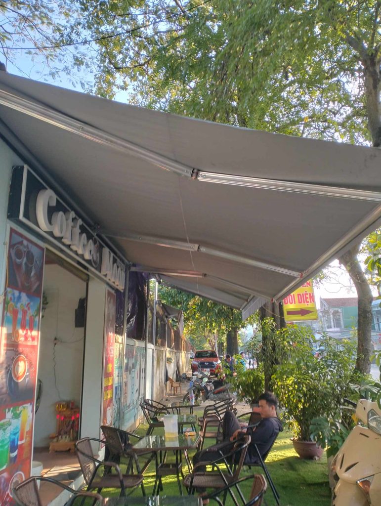 bạt che nắng ( mái che nắng mưa)