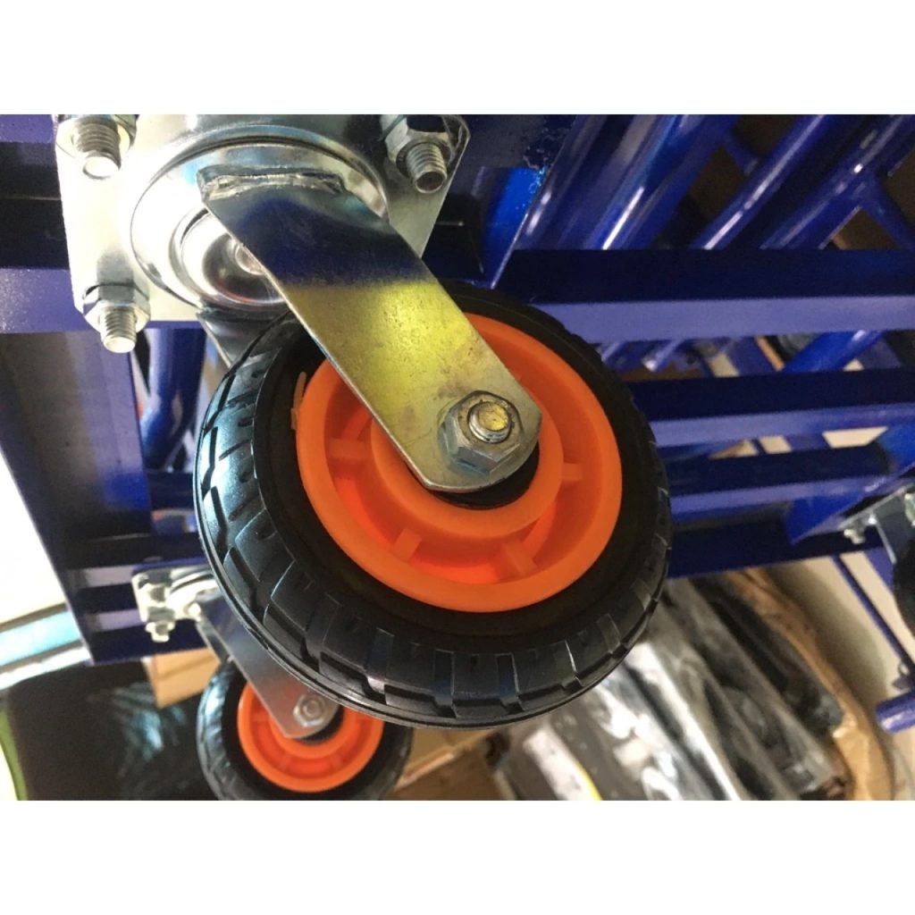 cận cảnh bánh xe đẩy hàng 4 bánh tiện lợi